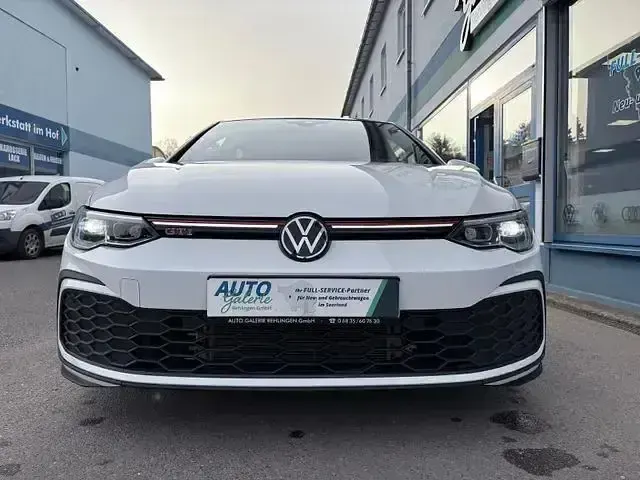 Gebraucht VW Golf VIII GTI 245 PS (180 kW) 2024 Weiß Limousine