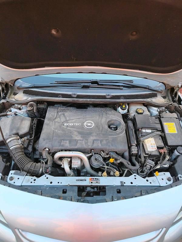 Gebraucht Opel Astra 194 PS (142 kW) 2014 Grau Kombi