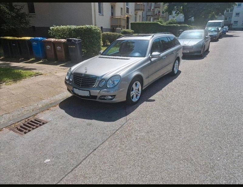 Grau Gebraucht 2006 Mercedes E320 Avantgarde Kombi | 9.999 € (Teuer) - Bild 1/4