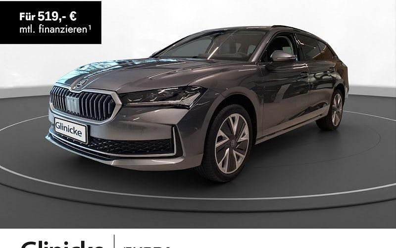 Grau Neu 2025 Skoda Superb Selection Kombi | 51.990 € - Bild 1/4