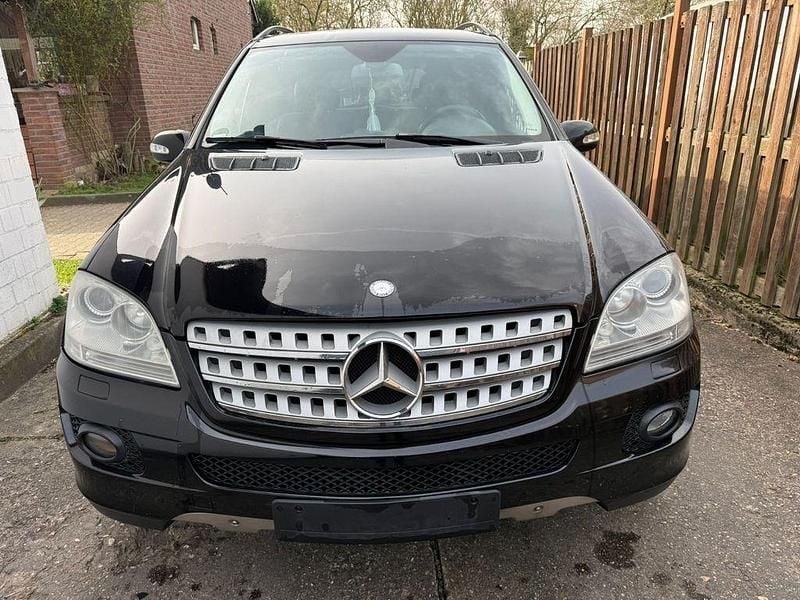 Gebraucht Mercedes ML280 190 PS (139 kW) 2008 Schwarz SUV