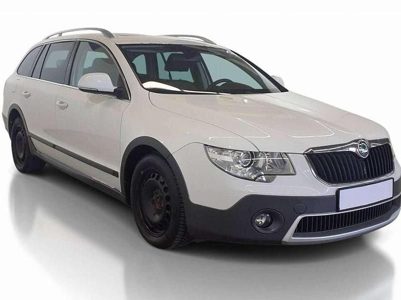 Gebraucht Skoda Superb Elegance 170 PS (125 kW) 2013 Candyweiss Kombi