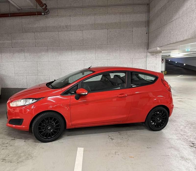 Gebraucht Ford Fiesta Trend 80 PS (58 kW) 2015 Rot Kleinwagen