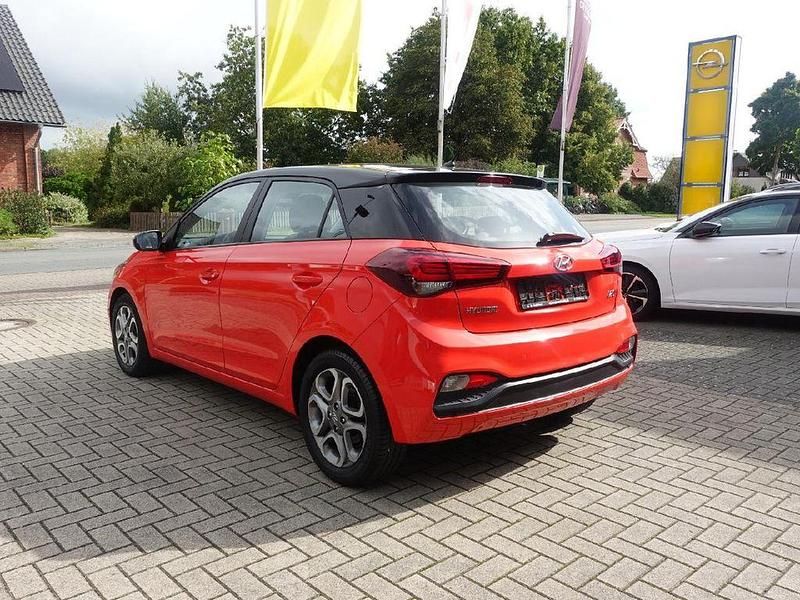 Gebraucht Hyundai i20 Active 84 PS (61 kW) 2019 Tomato red Limousine