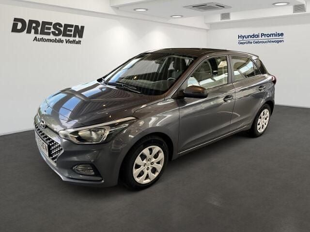 Grau Gebraucht 2020 Hyundai i20 YES! Limousine | 13.450 € (Guter Preis) - Bild 1/4