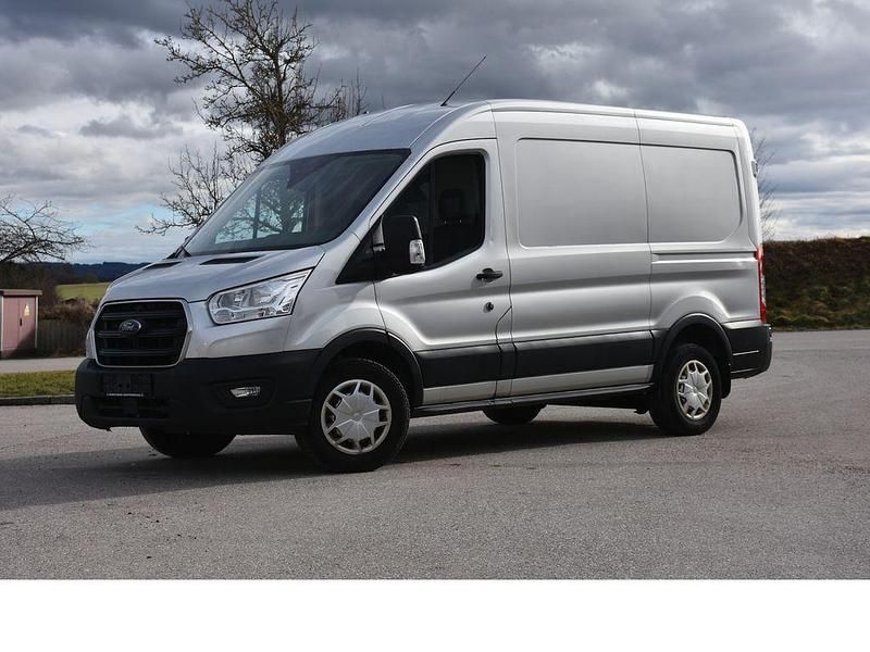 Gebraucht Ford Transit Trend 131 PS (96 kW) 2019 Silber Van / Kleinbus