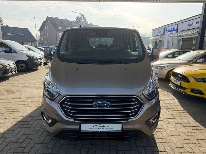 Gebraucht Ford Tourneo Titanium 185 PS (136 kW) 2019 Silber Van / Kleinbus