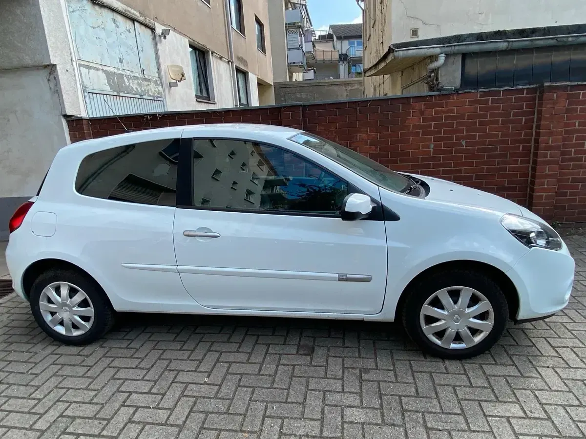 Gebraucht Renault Clio 75 PS (55 kW) 2011 Weiß Kleinwagen