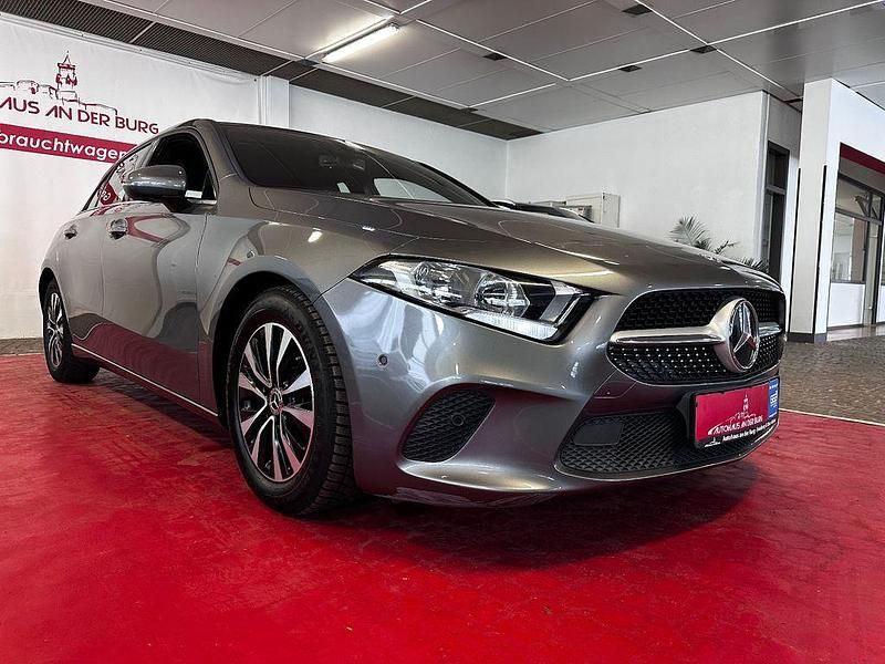 Gebraucht Mercedes A180 116 PS (85 kW) 2019 Grau Limousine