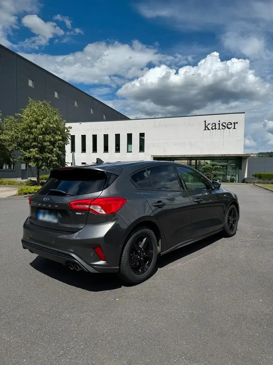 Gebraucht Ford Focus ST-Line 125 PS (91 kW) 2020 Grau Limousine