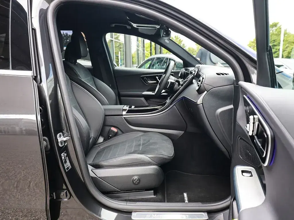 Gebraucht Mercedes GLC200 AMG line 163 PS (119 kW) 2025 Grau / graphitgrau SUV