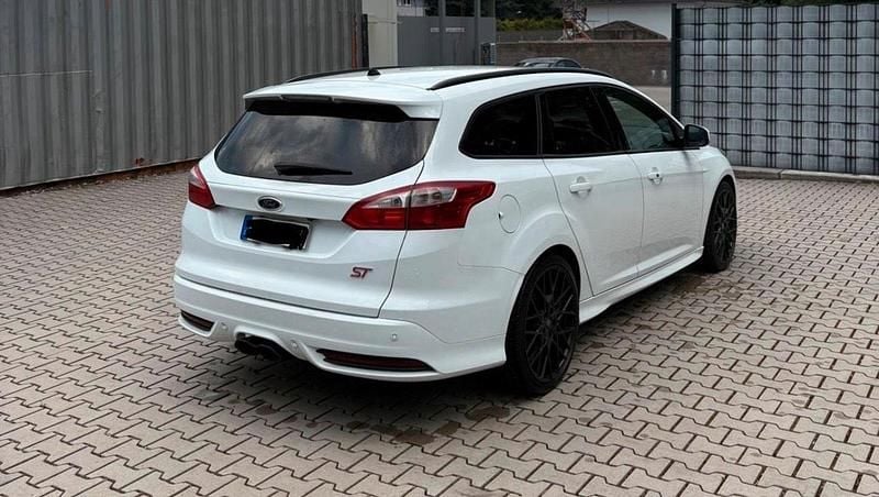 Gebraucht Ford Focus ST 250 PS (183 kW) 2013 Weiß Kombi