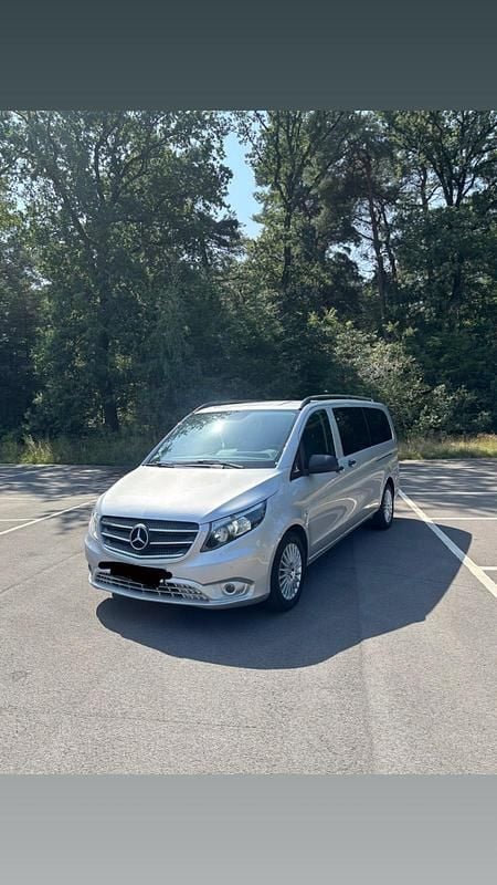 Silber Gebraucht 2017 Mercedes Vito Van / Kleinbus | 28.000 € - Bild 1/4