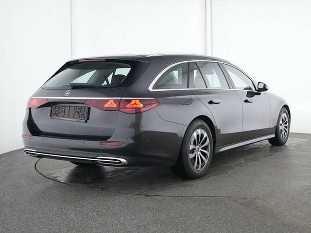Gebraucht Mercedes E220 Avantgarde 197 PS (144 kW) 2024 Graphitgraumet. Kombi