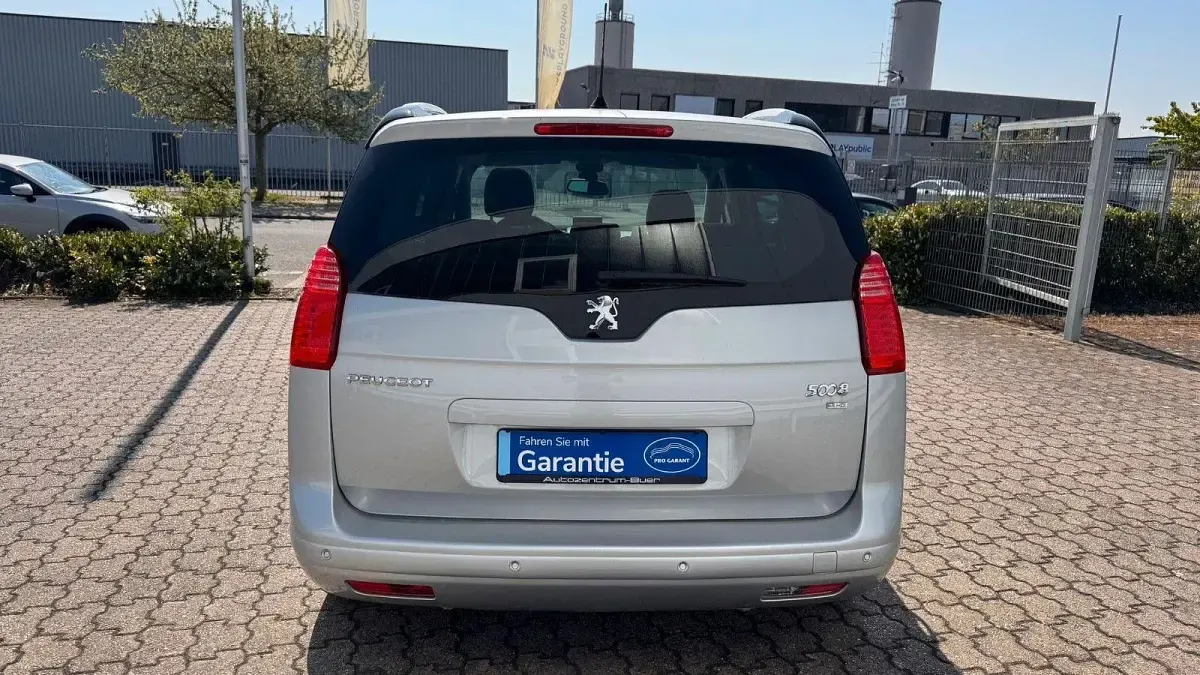 Gebraucht Peugeot 5008 Allure 111 PS (81 kW) 2012 Grau Van / Kleinbus