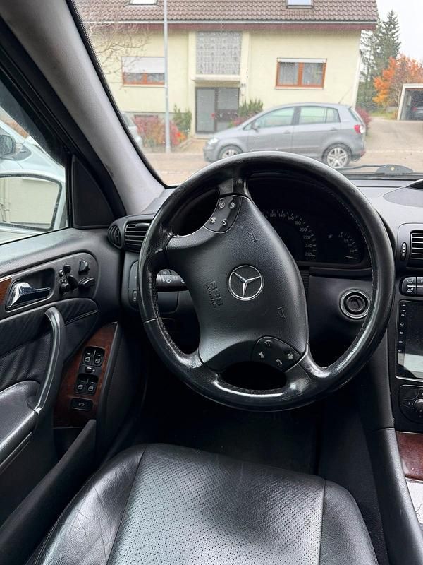 Silber Gebraucht 2001 Mercedes C180 Limousine | 2.000 € - Bild 1/4
