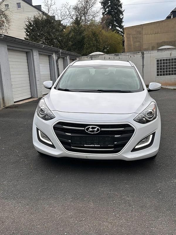 Gebraucht Hyundai i30 110 PS (80 kW) 2017 Weiß Kombi