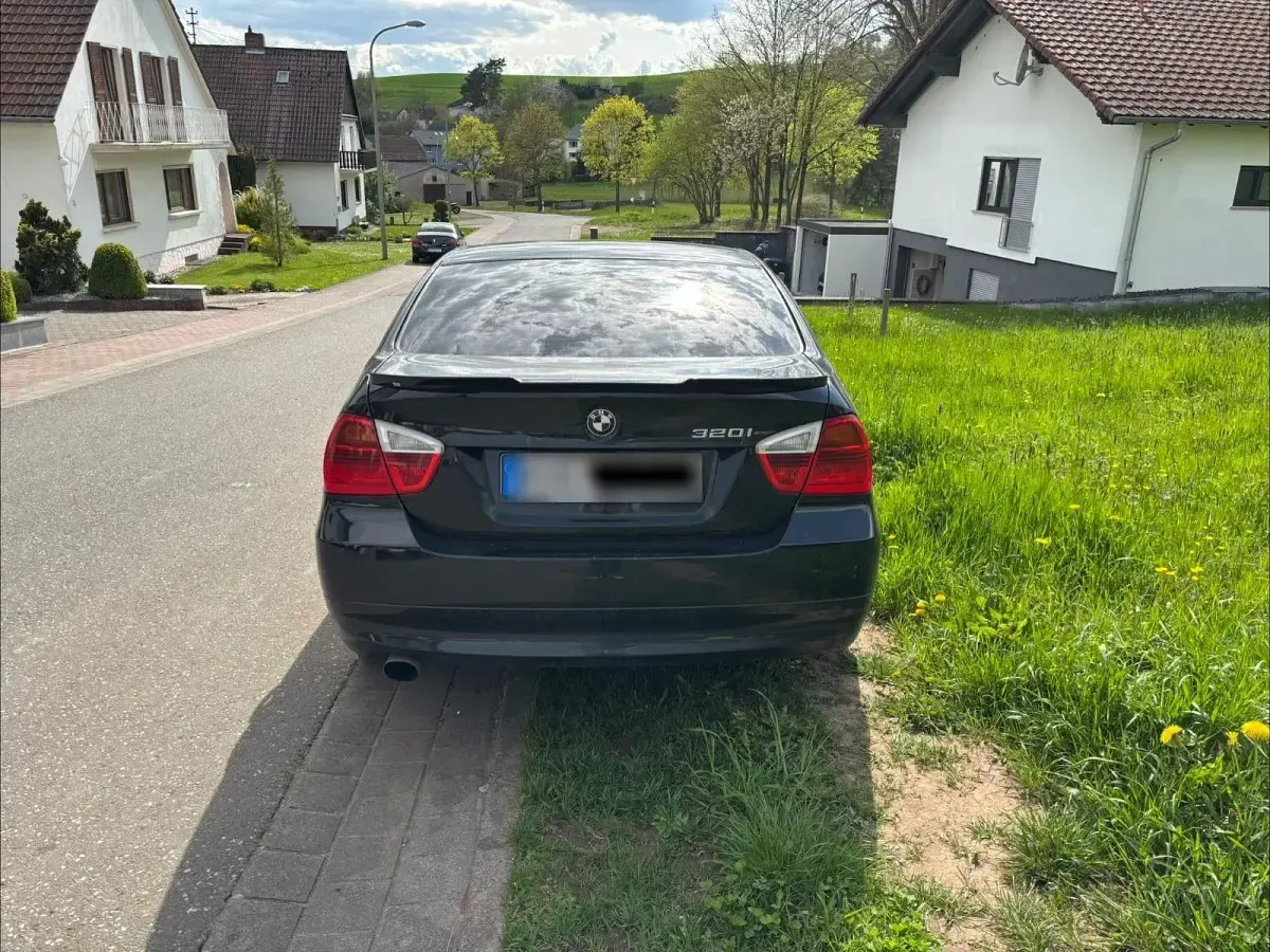 Gebraucht BMW 320 150 PS (110 kW) 2006 Schwarz Limousine