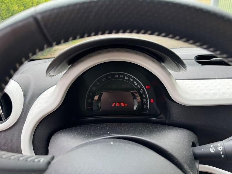 Weiß Gebraucht 2016 Renault Twingo Dynamique Kleinwagen | 7.500 € (Guter Preis) - Bild 1/4