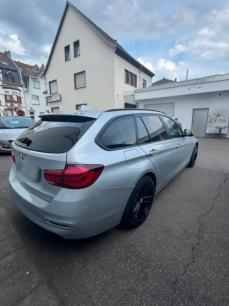 Gebraucht BMW 318 150 PS (110 kW) 2017 Grau Kombi