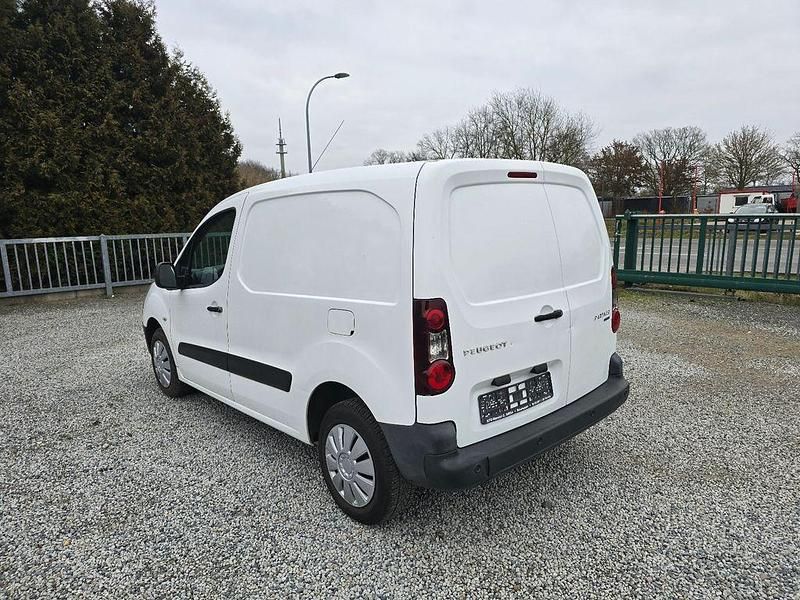 Gebraucht Peugeot Partner Comfort 75 PS (55 kW) 2015 Weiß Van / Kleinbus