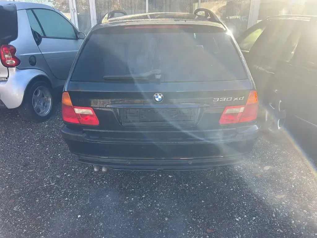 Używany BMW 330 Performance 184 KM (135 kW) 2000 Czarny Kombi