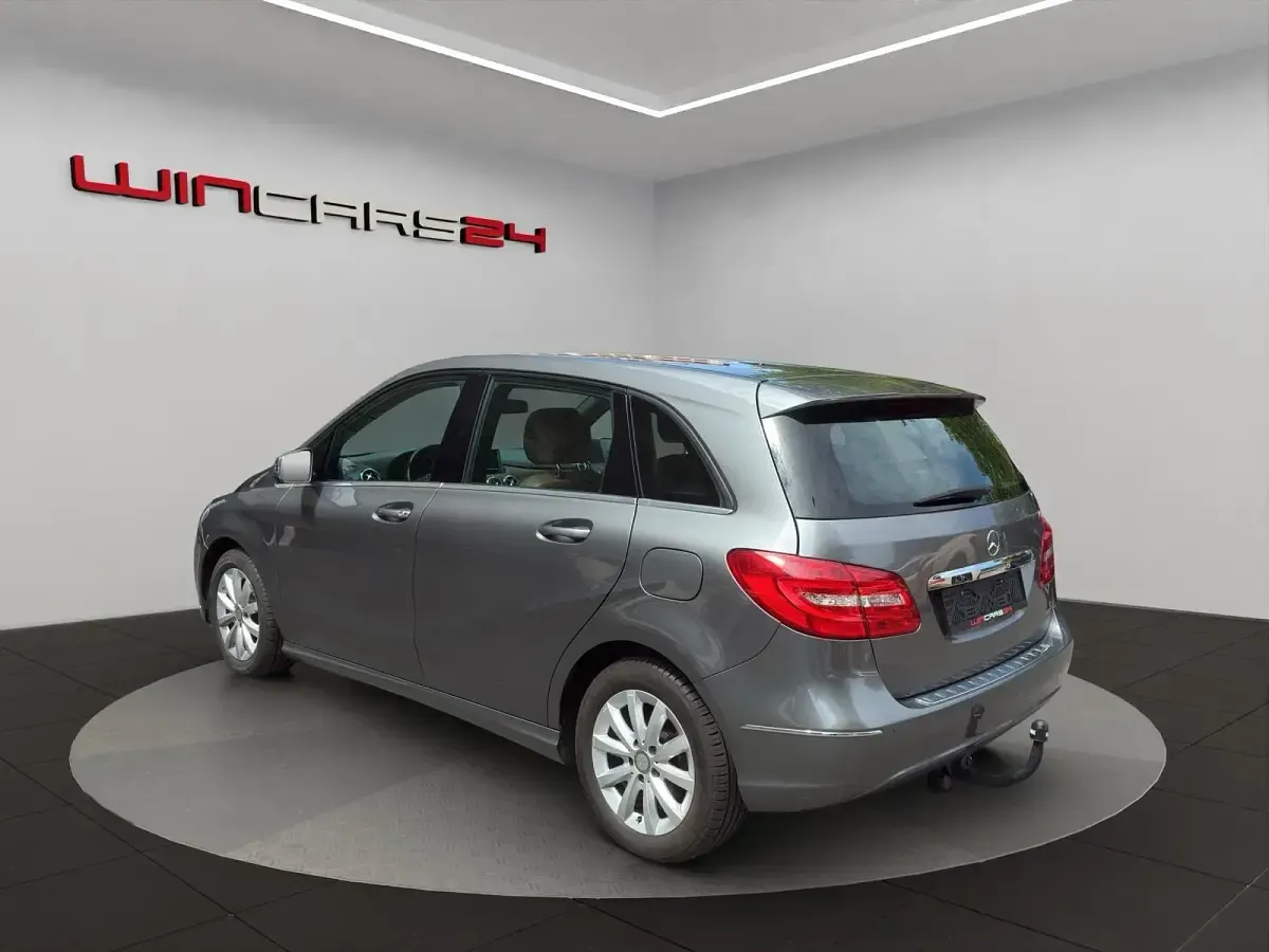 Gebraucht Mercedes B180 110 PS (80 kW) 2012 Grau Kleinwagen