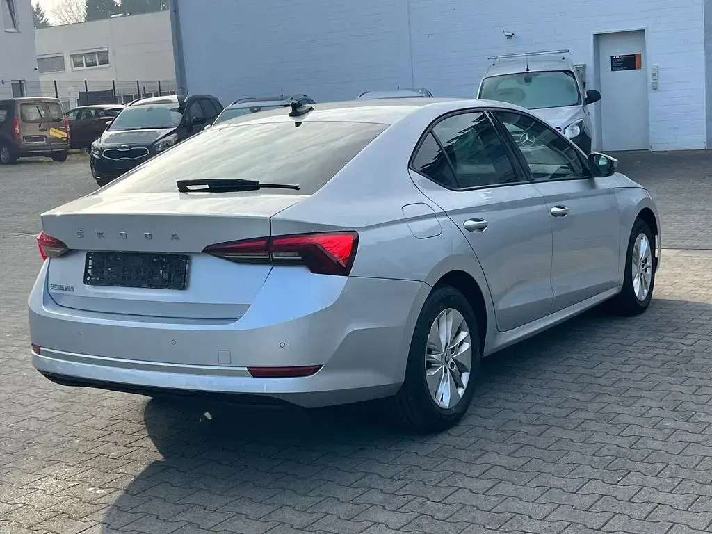 Gebraucht Skoda Octavia Ambition 150 PS (110 kW) 2022 Silber Limousine