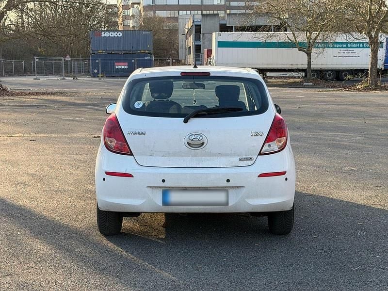 Gebraucht Hyundai i20 Classic 75 PS (55 kW) 2014 Weiß Kleinwagen
