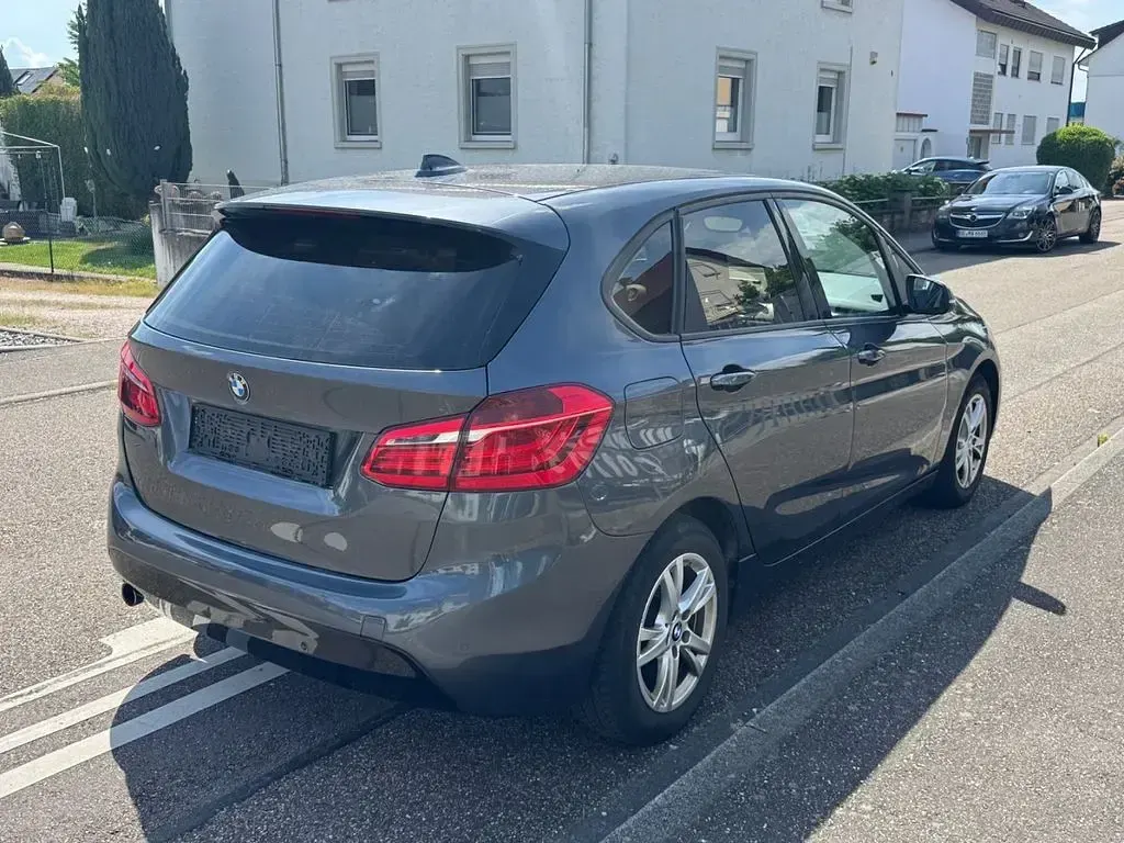 Gebraucht BMW 218 Active Tourer Basis 150 PS (110 kW) 2015 Grau Van / Kleinbus