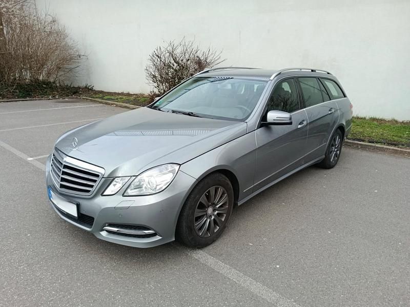 Gebraucht Mercedes E300 Avantgarde 231 PS (169 kW) 2013 Grau Kombi