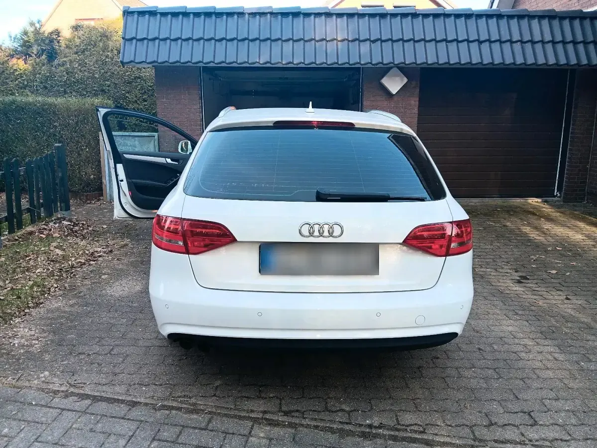 Gebraucht Audi A4 150 PS (110 kW) 2012 Schwarz Kombi