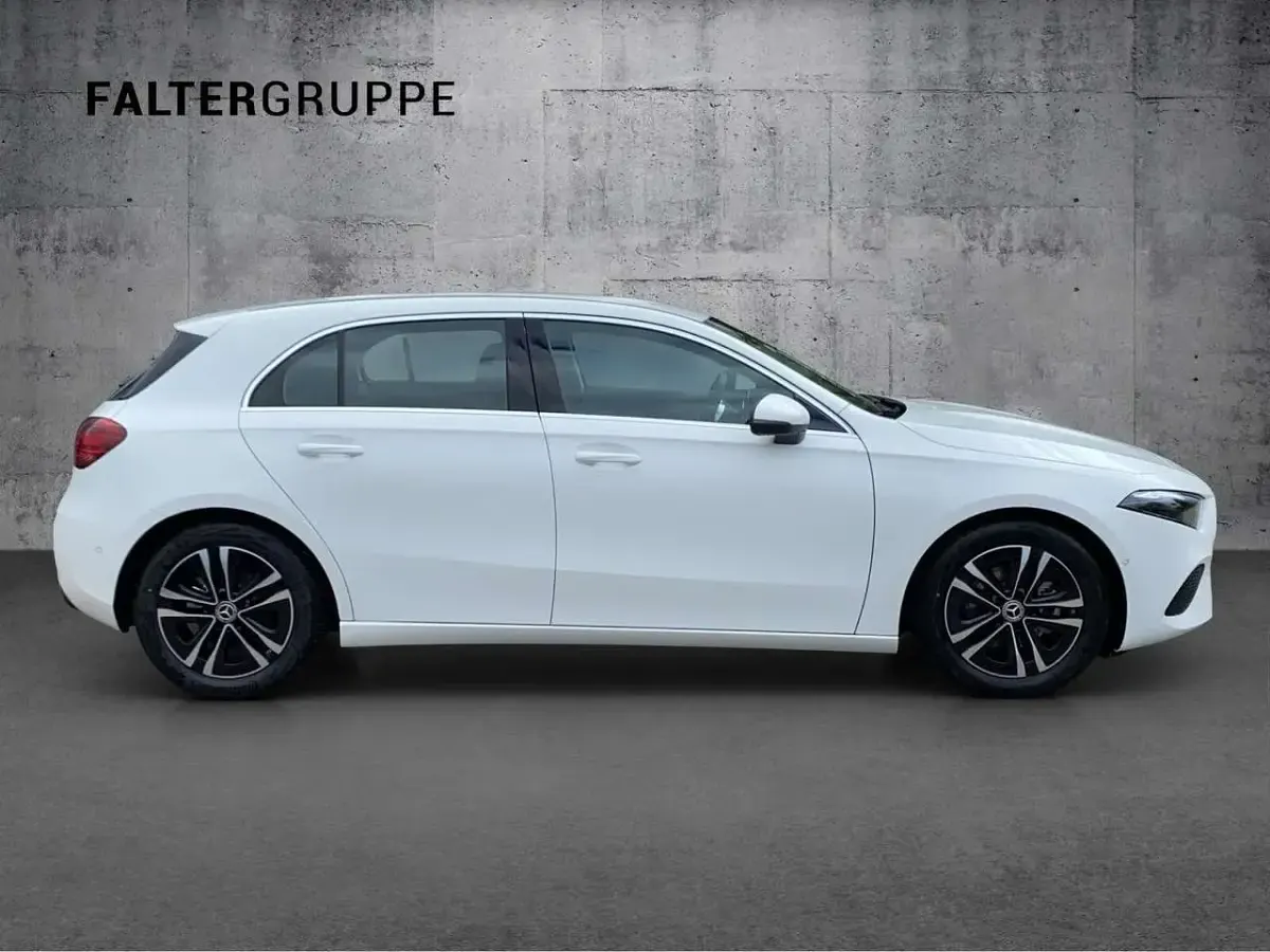 Gebraucht Mercedes A180 Progressive 136 PS (100 kW) 2024 Unilack polarweiß Limousine