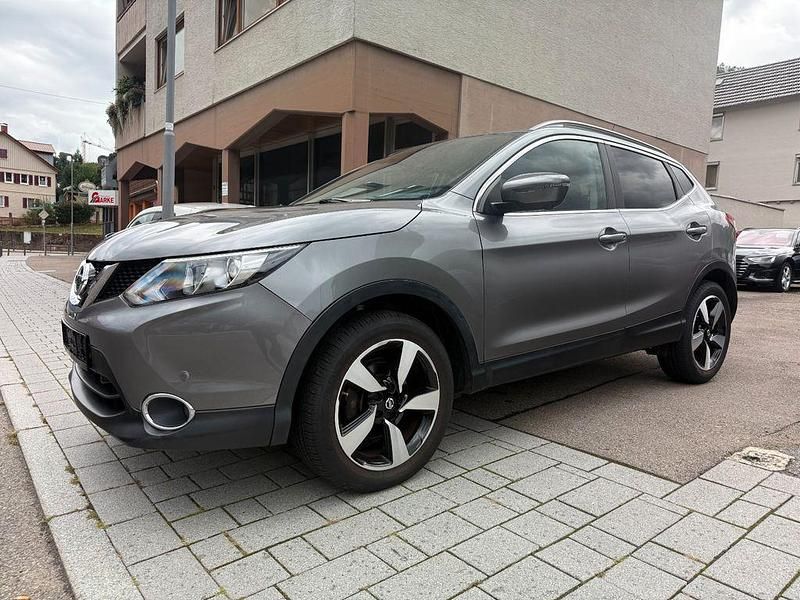 Grau Gebraucht 2016 Nissan Qashqai N-Connecta SUV | 11.999 € (Fairer Preis) - Bild 1/4