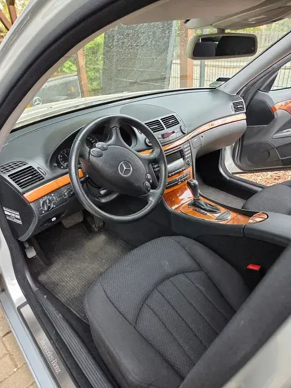 Gebraucht Mercedes E200 184 PS (135 kW) 2007 Silber Limousine