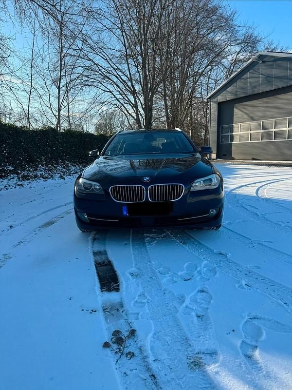 Gebraucht BMW 525 218 PS (160 kW) 2011 Blau Cabrio