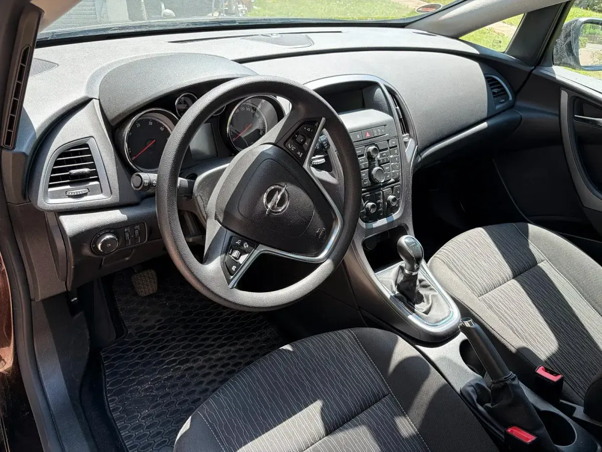 Gebraucht Opel Astra 110 PS (80 kW) 2015 Braun Kombi