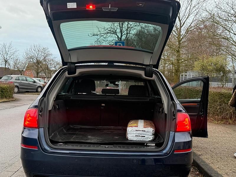 Gebraucht BMW 525 218 PS (160 kW) 2012 Blau Kombi