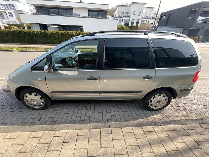 Gebraucht Ford Galaxy 116 PS (85 kW) 2004 Silber Van / Kleinbus