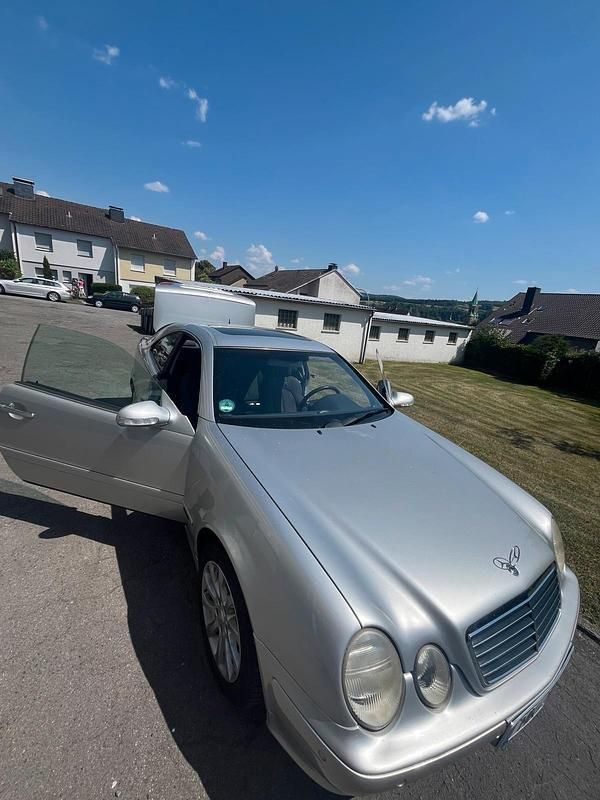 Silber Gebraucht 2001 Mercedes CLK200 Coupé | 5.000 € (Guter Preis) - Bild 1/4
