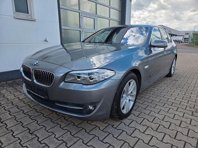 Grau Gebraucht 2012 BMW 520 Shadowline Limousine | 12.300 € (Guter Preis) - Bild 1/4