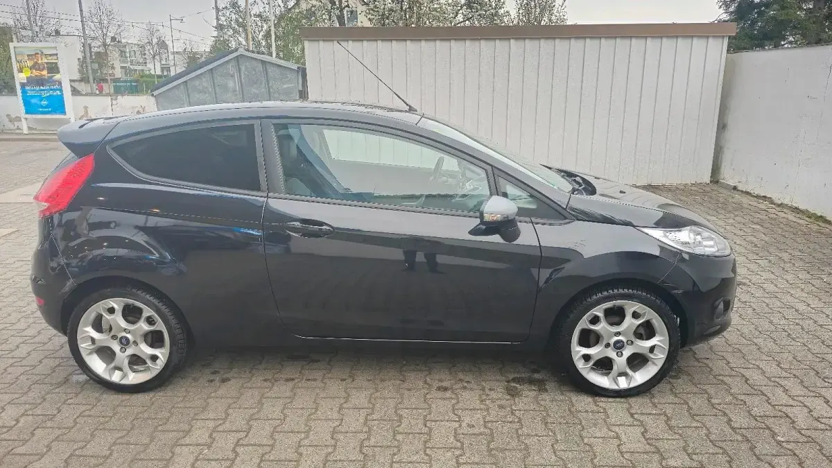Gebraucht Ford Fiesta 120 PS (88 kW) 2010 Schwarz Coupé