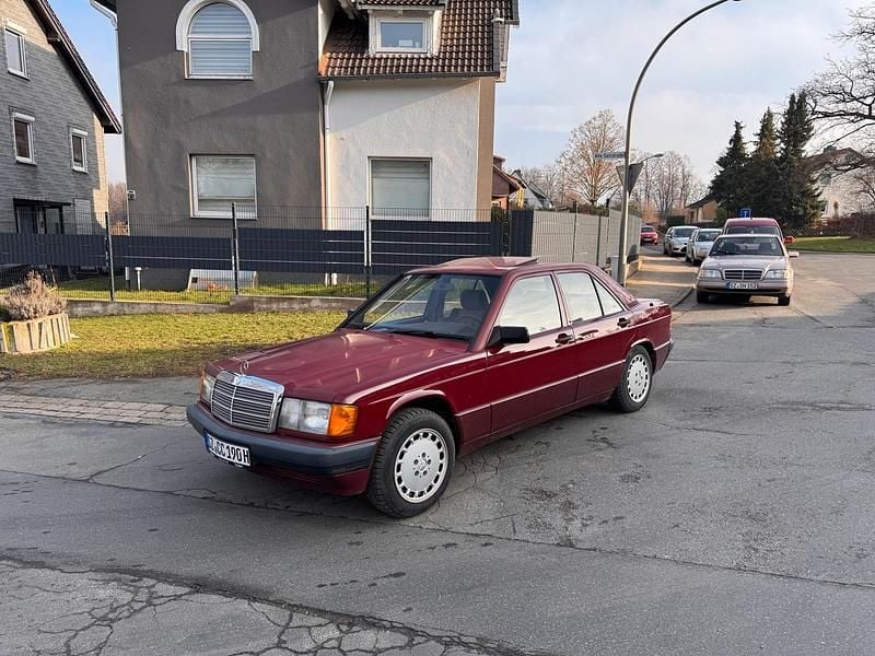 Rot Gebraucht 1991 Mercedes 190 Limousine | 6.899 € - Bild 1/4
