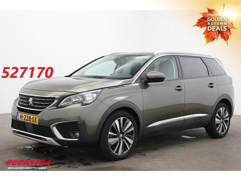 Grau Gebraucht 2020 Peugeot 5008 Van / Kleinbus | 11.450 € (Superpreis) - Bild 1/4