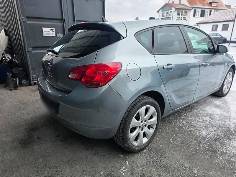 Gebraucht Opel Astra Active 120 PS (88 kW) 2013 Andere farben Limousine
