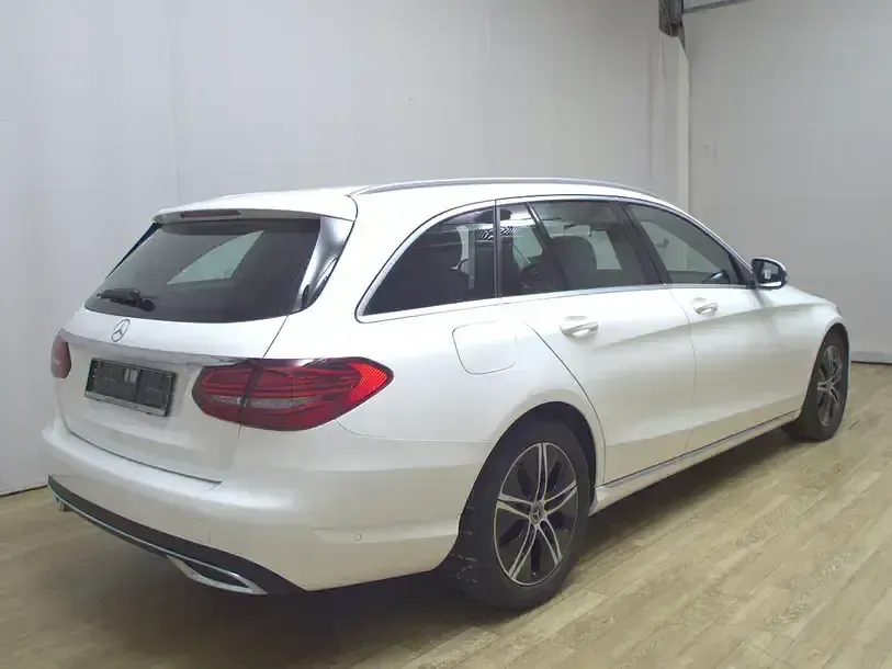 Gebraucht Mercedes C220 Avantgarde 194 PS (142 kW) 2021 Weiss Kombi