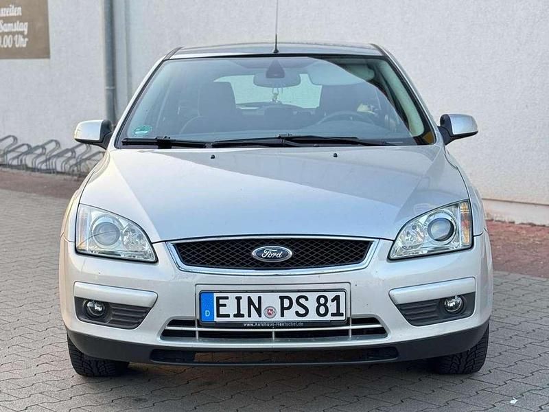 Gebraucht Ford Focus Ghia 125 PS (91 kW) 2007 Silber Limousine