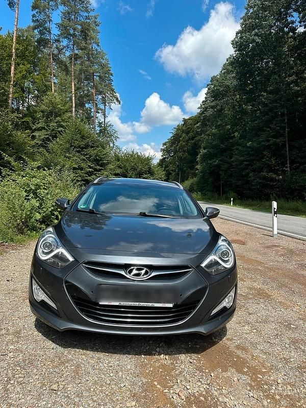 Grau Gebraucht 2013 Hyundai i40 Kombi | 4.999 € (Superpreis) - Bild 1/4