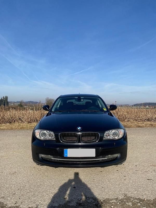 Schwarz Gebraucht 2010 BMW 118 Coupé Coupé | 4.800 € (Fairer Preis) - Bild 1/4