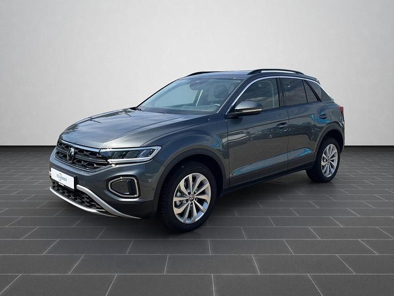 Indiumgrau metallic (metallic) Gebraucht 2025 VW T-Roc Life SUV | 28.330 € (Superpreis) - Bild 1/4